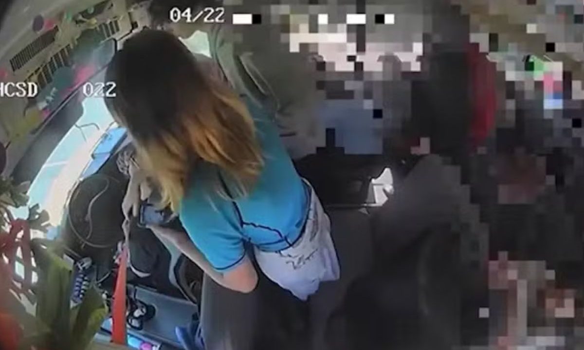 Crianças assumem volante de ônibus escolar após motorista passar mal nos Estados Unidos