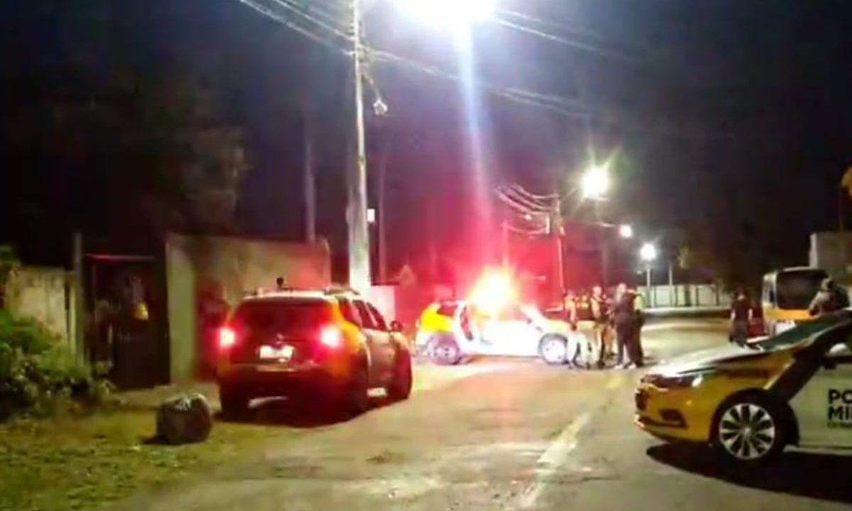 Local isolado pela PM onde ocorreu discussão entre policiais e PM morto