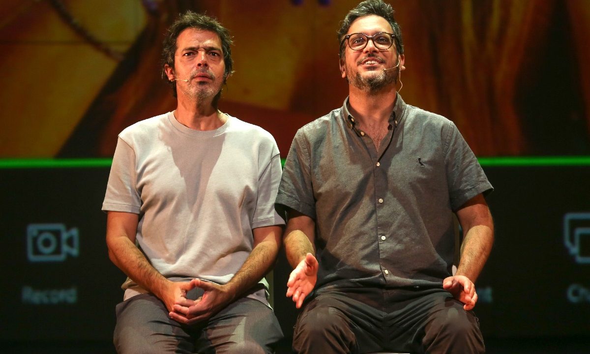 na imagem, bruno mazzeo e lucio mauro filho, que vem a curitiba com espetáculo