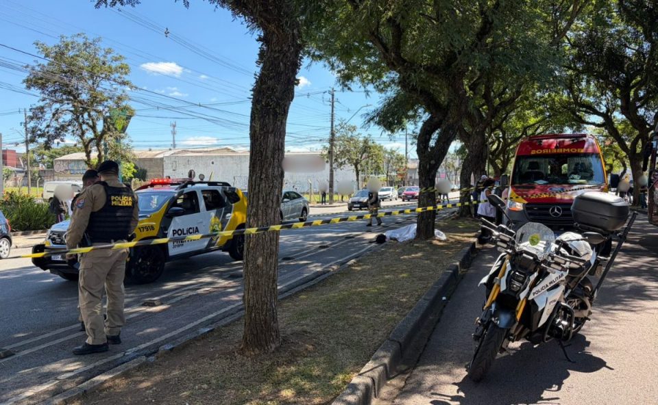 Foto do acidente onde estudante morreu atropleado por ônibus Ligieirinho, em Curitiba.