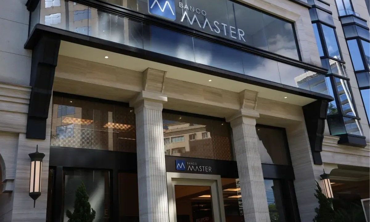 O escritório de advocacia do ex-presidente Michel Temer (MDB) recebeu R$ 10 milhões do Banco Master. A imagem mostra a fachada do Banco Master, que foi liquidado em 2025 pelo Banco Central.
