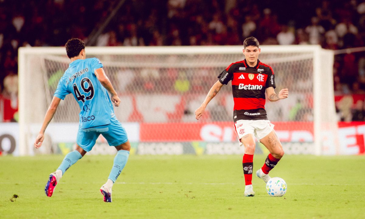Foto da partida entre Flamengo e Santos pelo Brasileirão, no estádio Maracanã