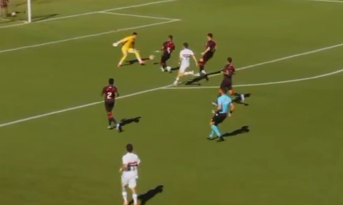 Foto do jogo entre Athletico e São Paulo sub-20