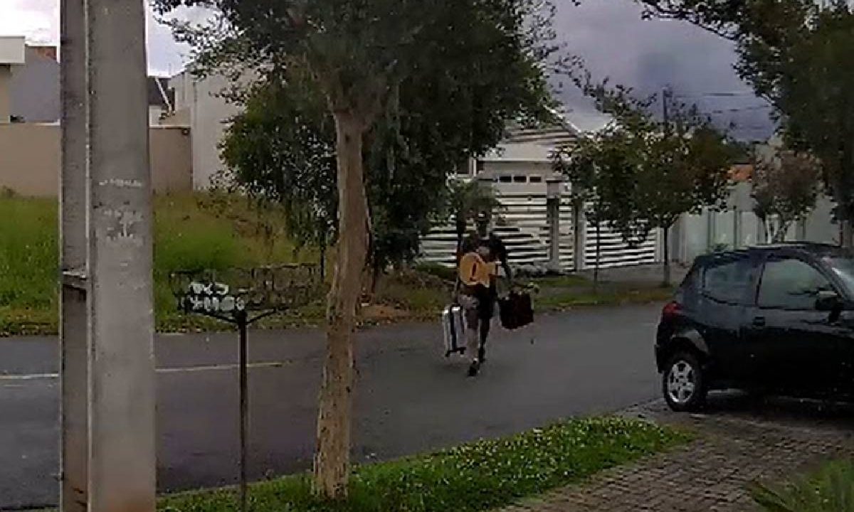 Foto mostra ação de grupo especializado em furtos a casas preso em Curitiba