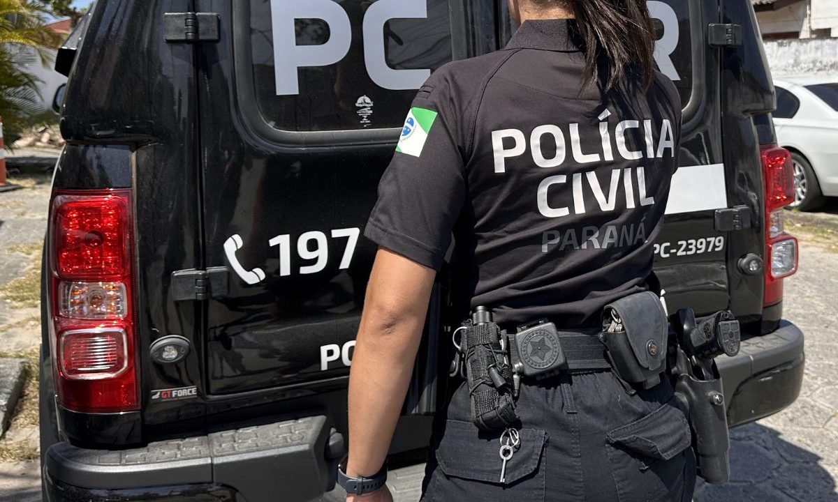 Foto de homem condenado por estupro em Paranaguá sendo preso.