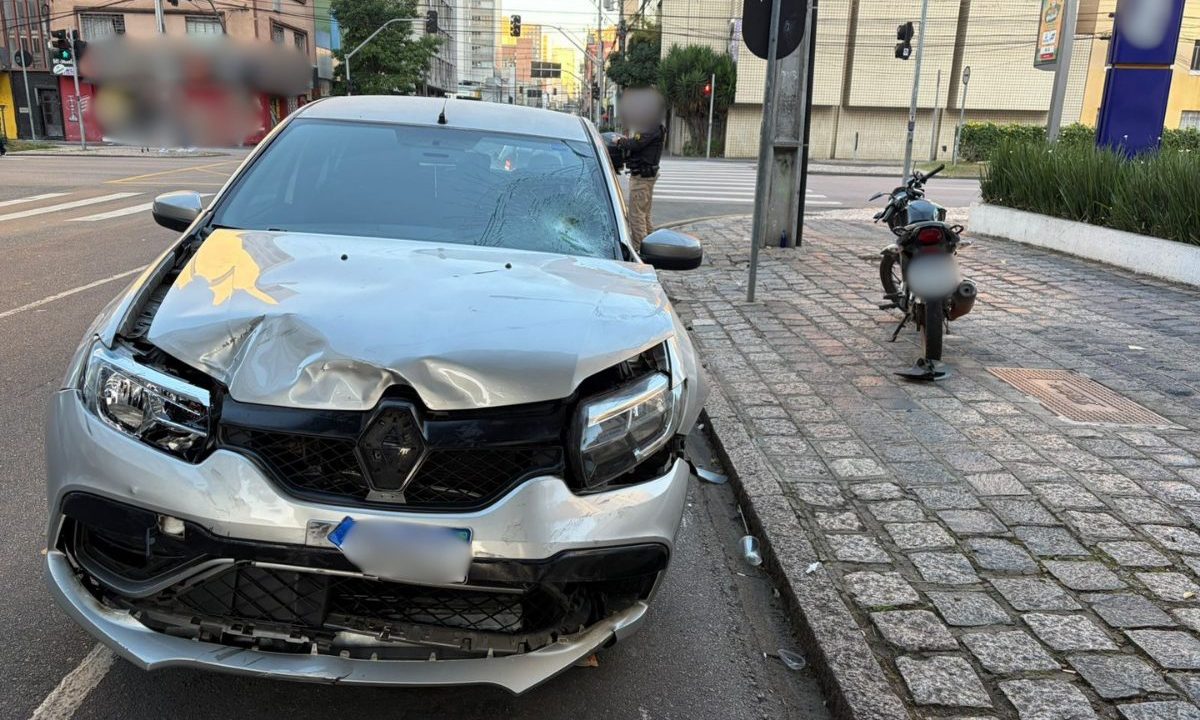 Imagem do acidente em que homem morre, no Centro de Curitiba.