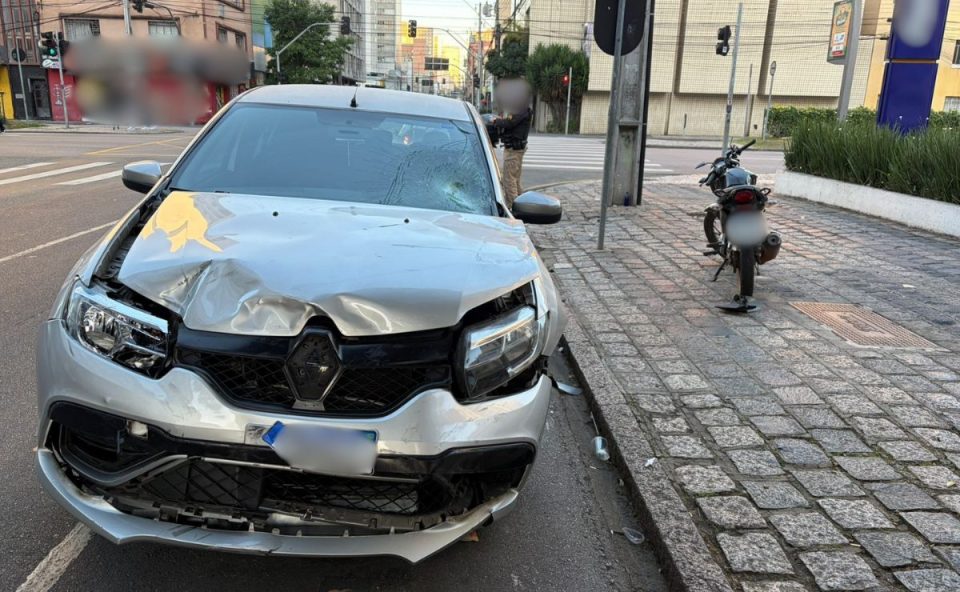 Imagem do acidente em que homem morre, no Centro de Curitiba.