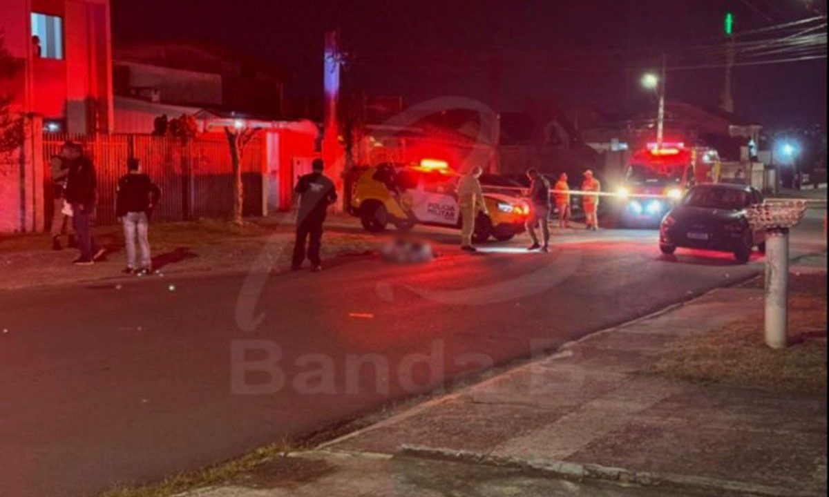 Foto da Rua José Ferreira de Barros, no bairro Fanny, em Curitiba, onde homem foi morto a tiros.