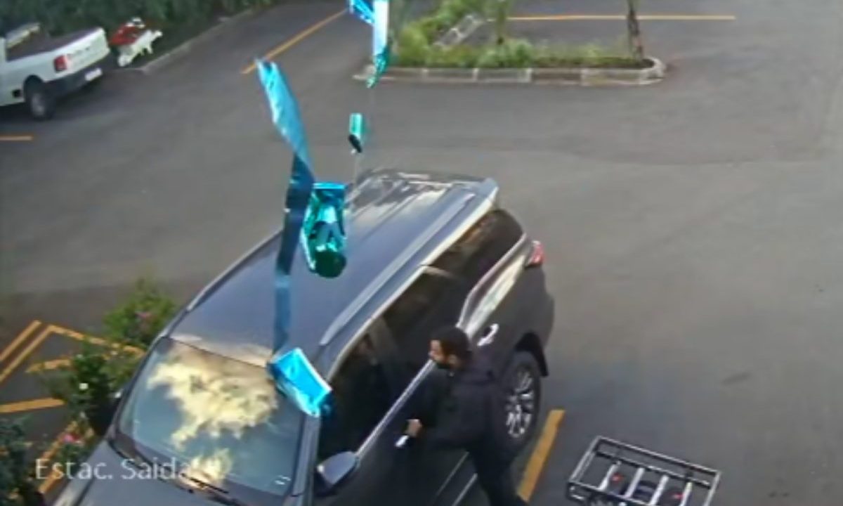 Imagem flagrou homem que rouba caminhonete e morre horas depois em confronto com a polícia.