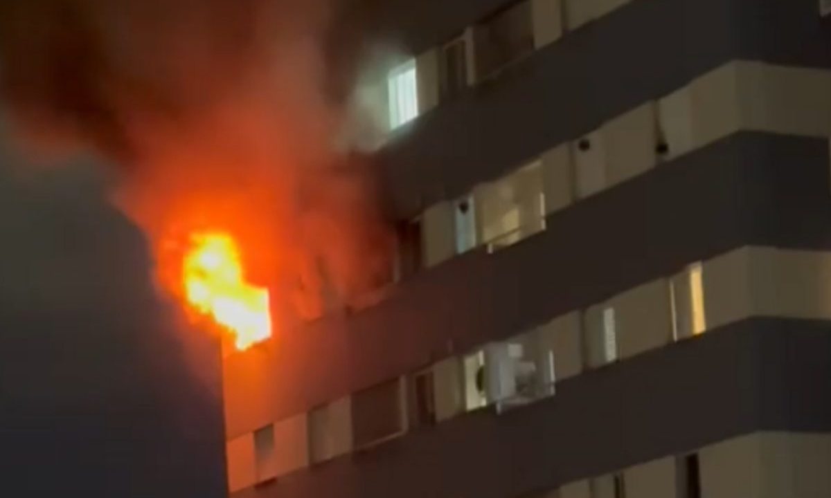Imagem mostra incêncio em apartamento de Londrina.