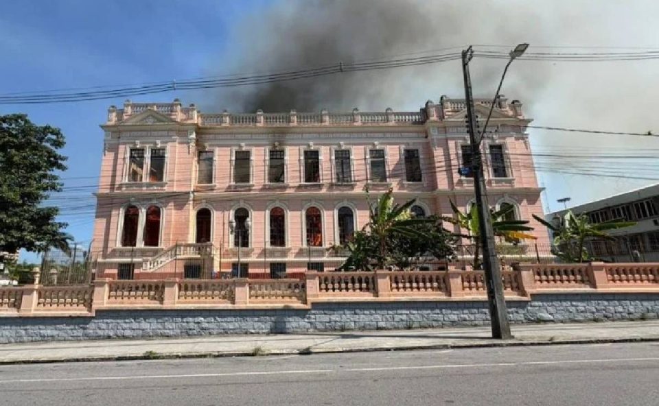 incendio-instituto-de-educacao-de-paranagua-realocacao-de-alunos