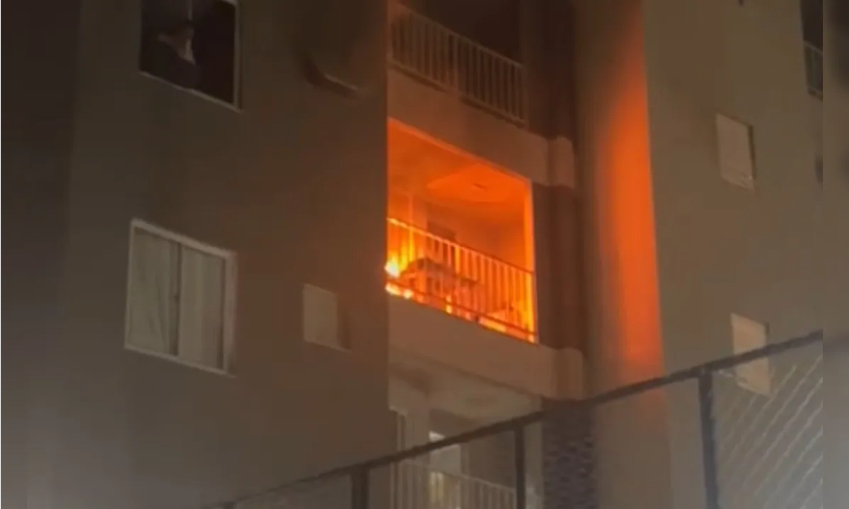 Foto de incêndio em Londrina, que deixou três pessoas gravemente feridas.