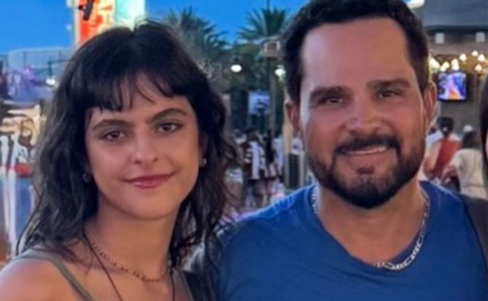 Luciano Camargo posa ao lado da filha Isabella em foto publicada nas redes sociais