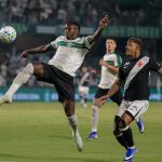 Foto de Jacy em ação pelo Coritiba. Jogador pode ser desfalque nos próximos seis jogos