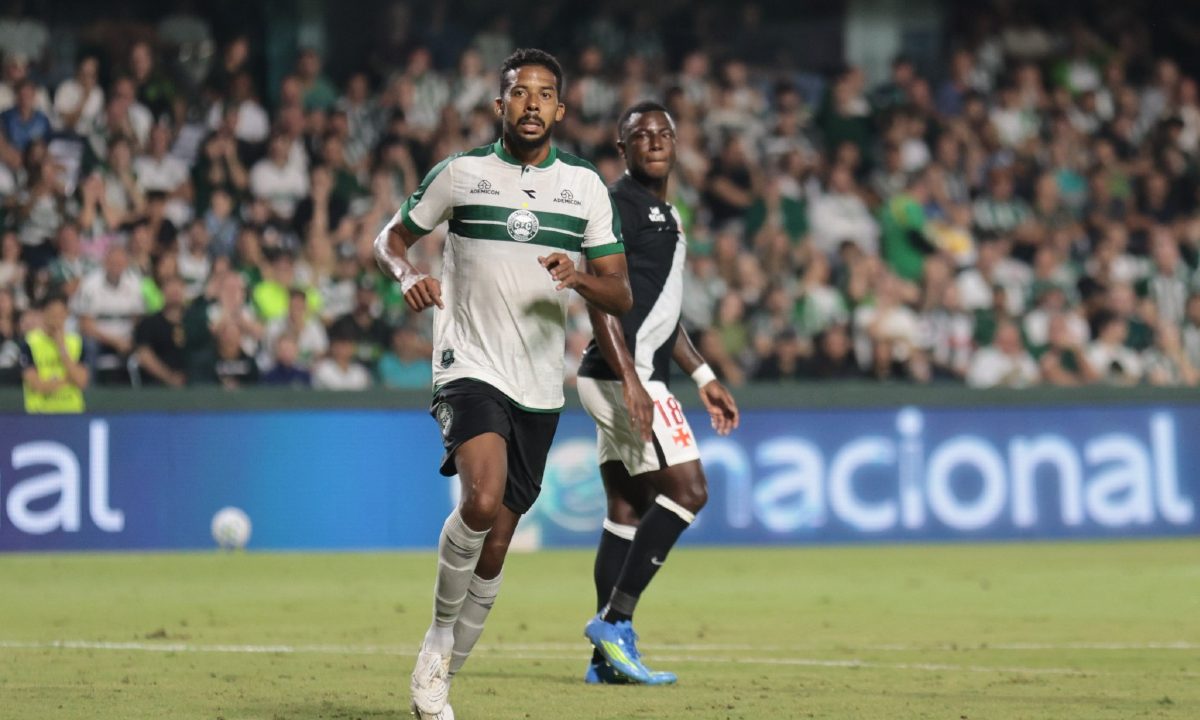 Foto do jogador Willian Oliveira em partida pelo Coritiba, contra o Vasco