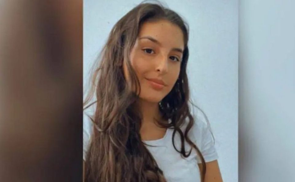 Débora Veiga, jovem de 18 anos, morre em acidente no Paraná, em foto de redes sociais.