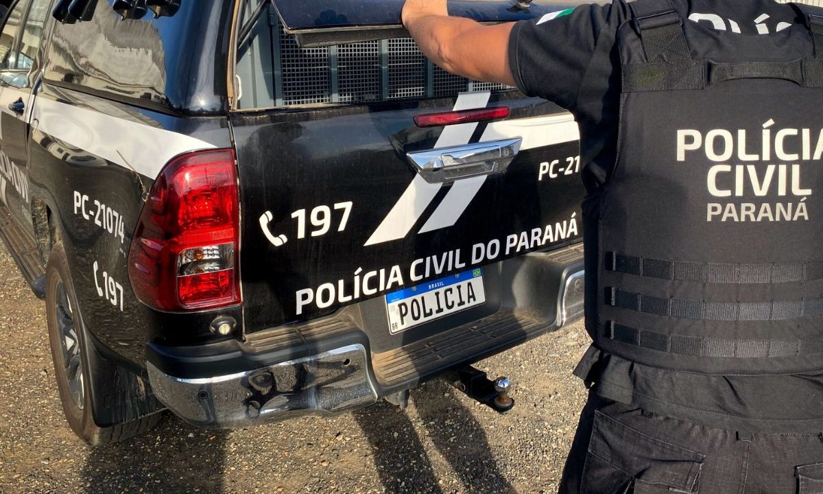 Imagem mostra policial da PCPR em Bocaiuva do Sul onde jovem foi preso por matar cachorra e tentar assassinar o dono do animal.