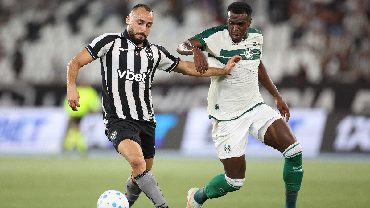 Lance de Botafogo x Coritiba, pelo Brasileirão