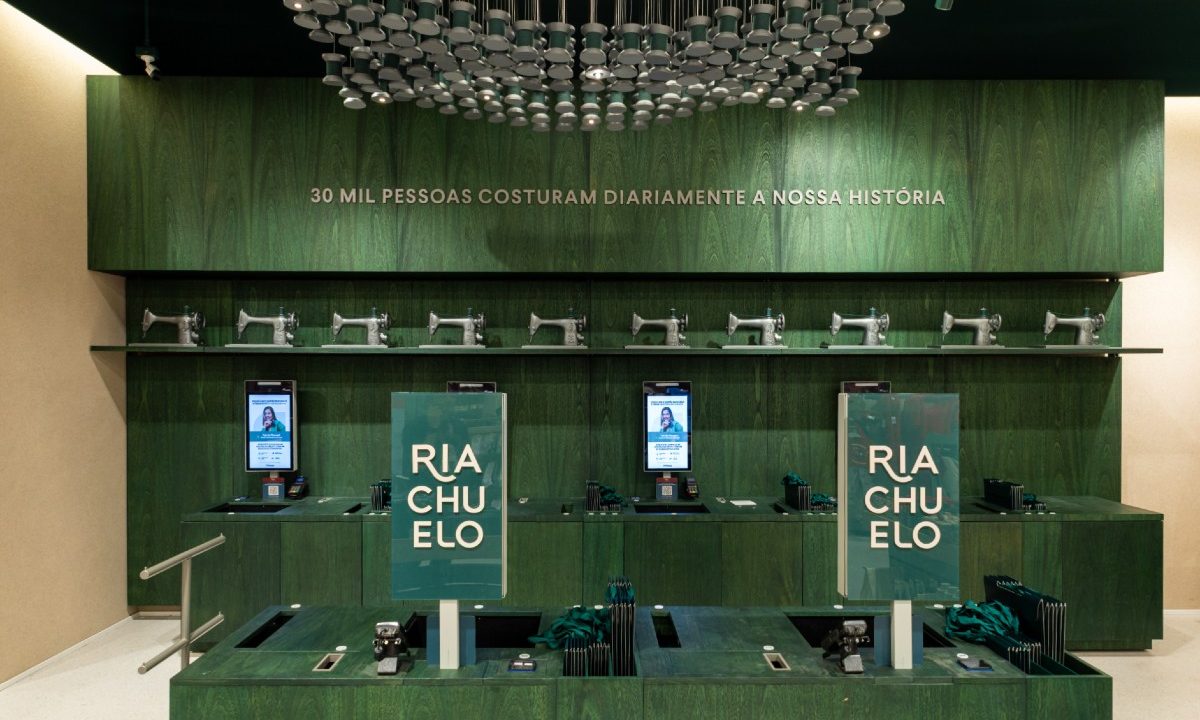caixas autonomos da nova loja "sem caixa" da riachuelo em Curitiba