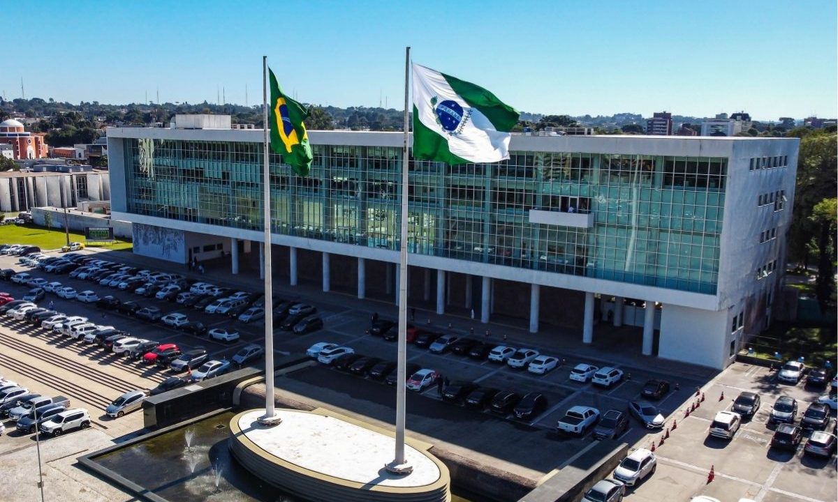 MDB confirmou Rafael Greca para o Governo do Paraná e Alvaro Dias para o Senado. A imagem mostra o Palácio Iguaçu, símbolo do Governo do Paraná