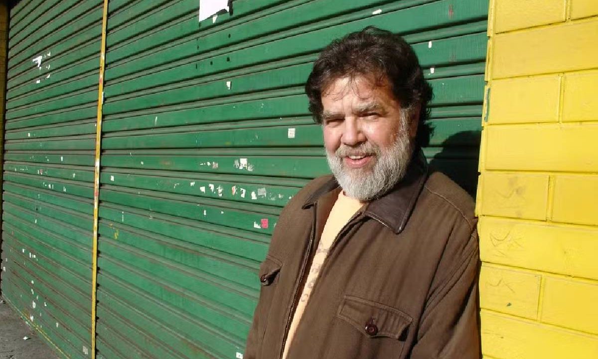 Foto mostra jornalista Toninho Vaz