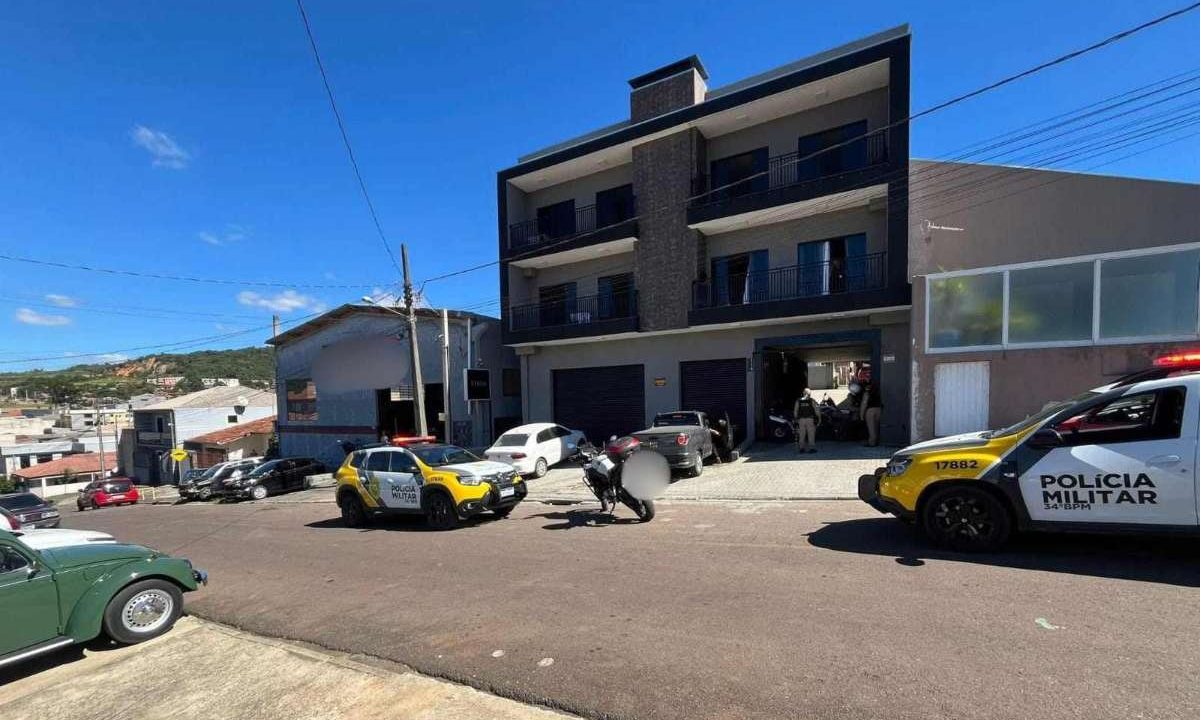 local com PM onde mulher foi atropelada na frente de casa