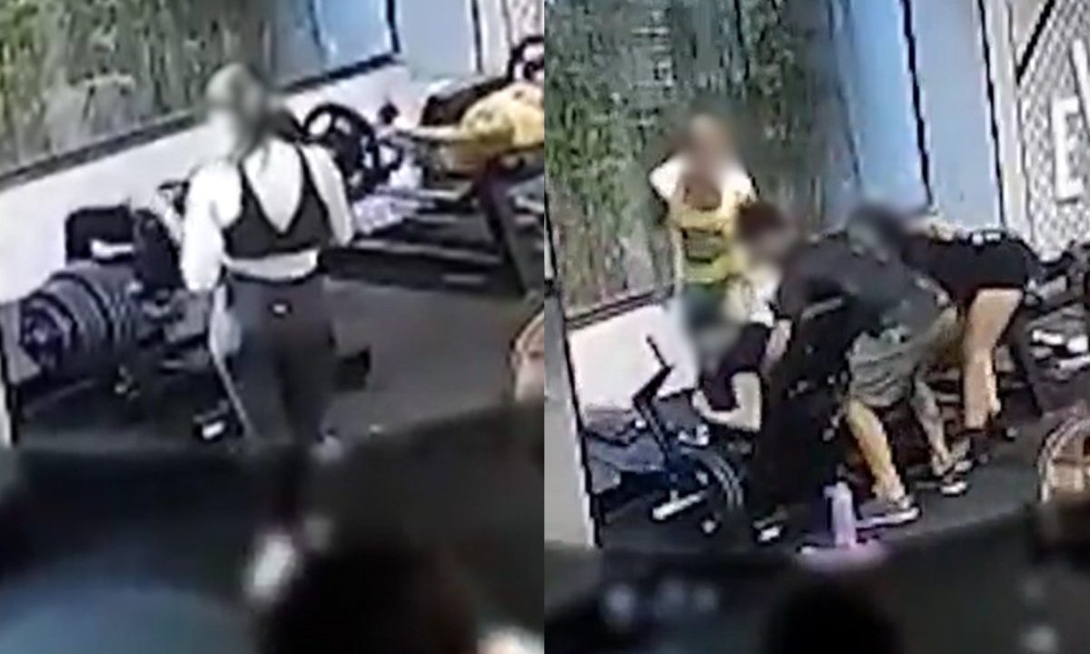 Imagem mostra o momento em que uma mulher quebra os dois joelhos de uma vez na academia. Ela estava fazendo exercício de elevação pélvica. Pessoas foram socorrer a vítima.