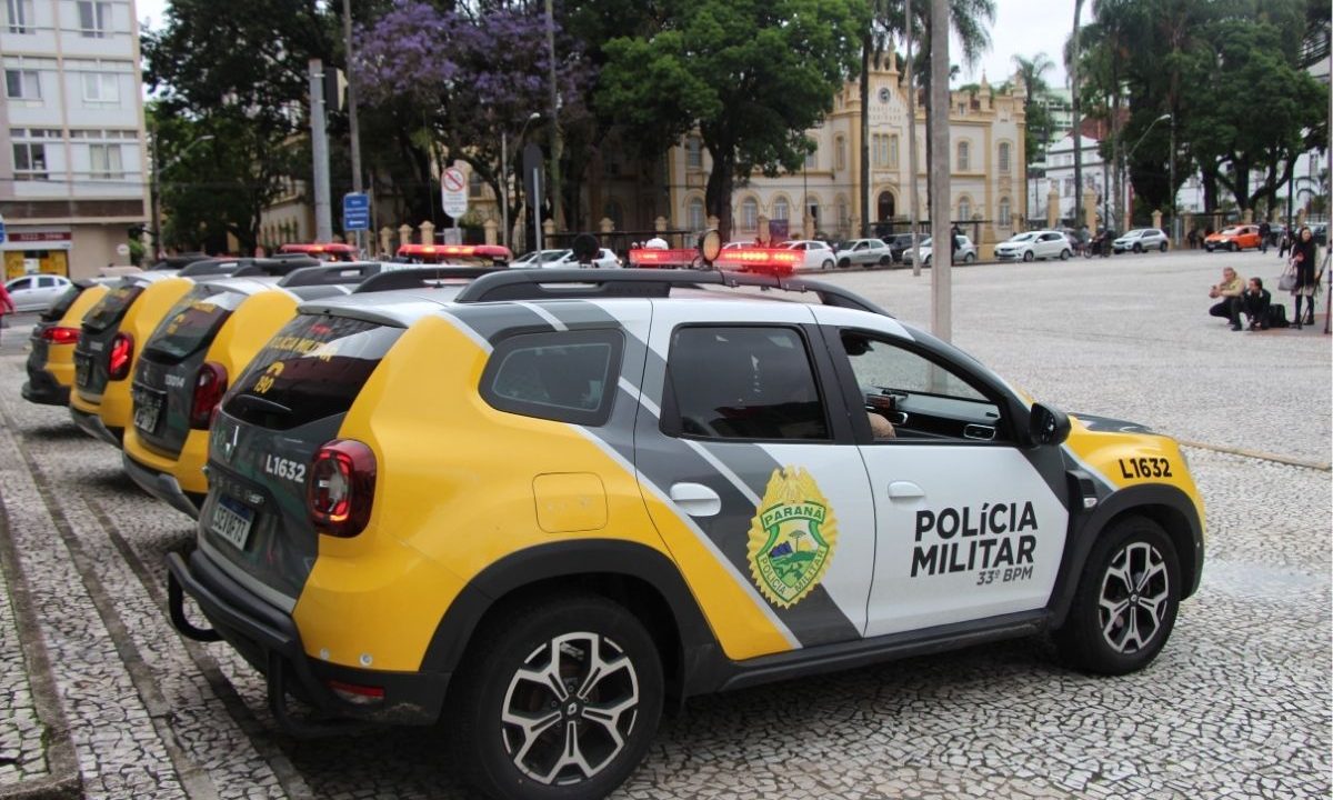 Paraná registra queda de 10% nos homicídios no primeiro trimestre de 2026, segundo dados da Sesp. A imagem mostra viaturas da Polícia Militar do Paraná.