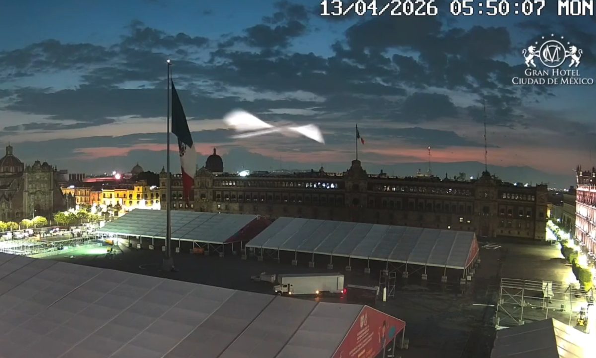 Foto que mostra o objeto não identificado voando sobre hotel de luxo no México