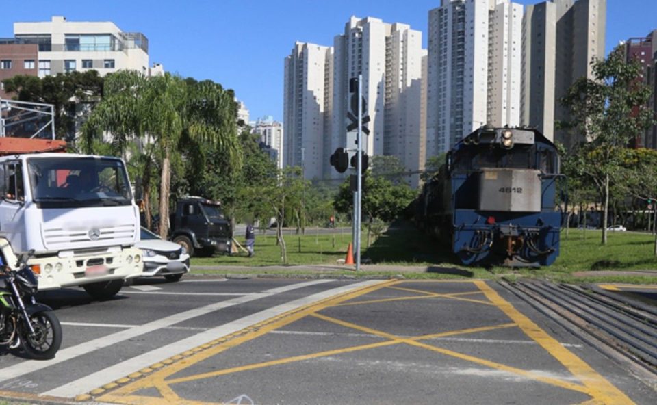obra-emergencial-linha-ferrea-provoca-bloqueio-barreirinha