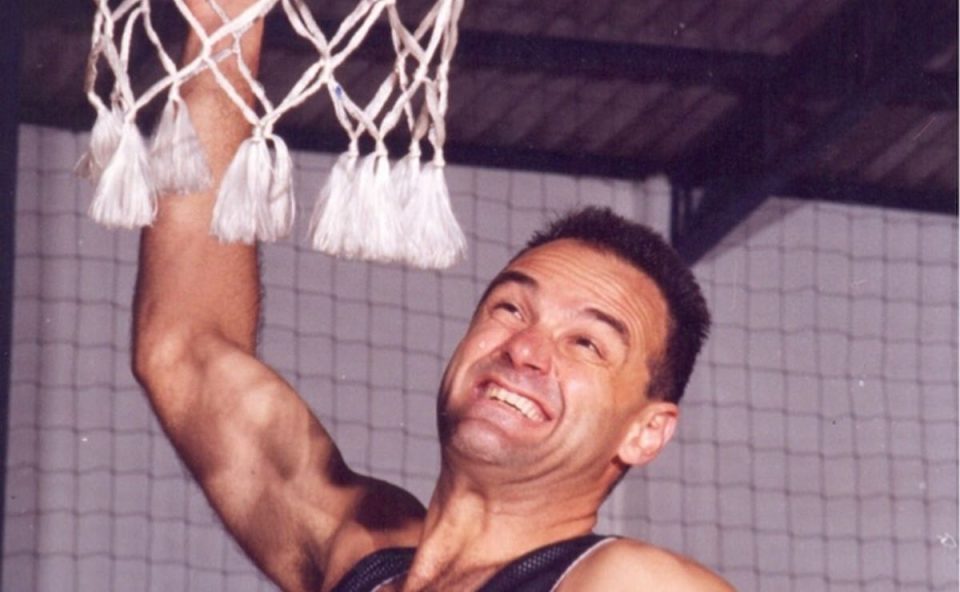 Oscar Schmidt, ícone do basquete brasileiro, que também participou de campanha ambiental em Curitiba, morre aos 67 anos.