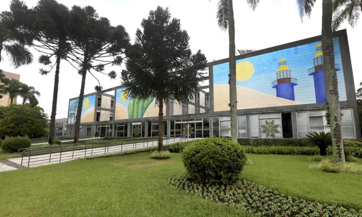 Fachada da Prefeitura de Curitiba que realiza processo seletivo simplifcado para engenheiros civis