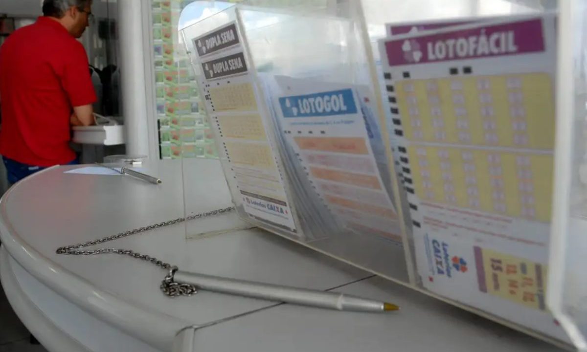 Foto de volantes de loteria em casa lotérica; foto usada para ilustrar o resultado da lotofácil 3667