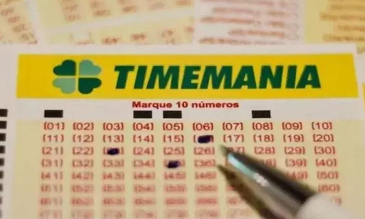 Caneta marcando dezenas no volante da Timemania 2385.