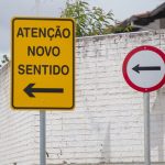 Placa de novo sentido instalada no Santa Quitéria