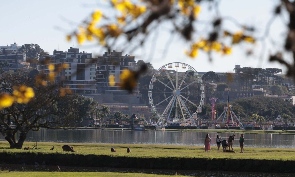 foto do parque barigui para ilustrar tempo firme em curitiba