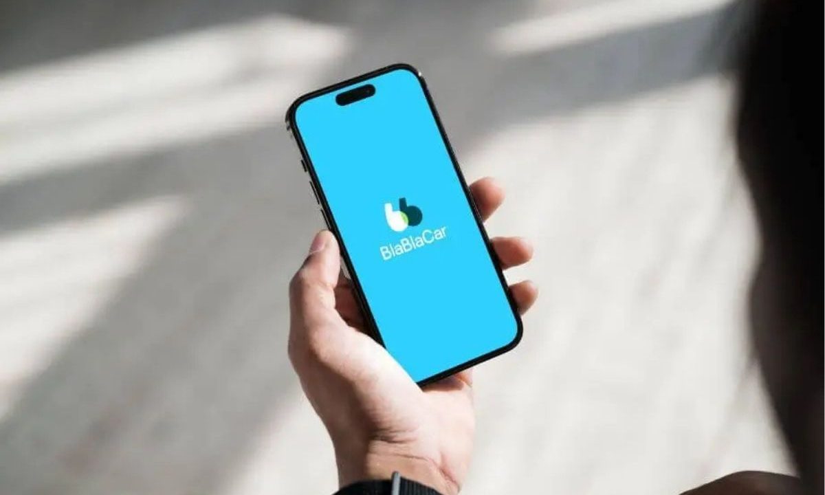 O Tribunal de Justiça do Paraná (TJPR) confirmou a legalidade da BlaBlaCar no estado. A imagem mostra o aplicativo da BlaBlaCar sendo aberto.