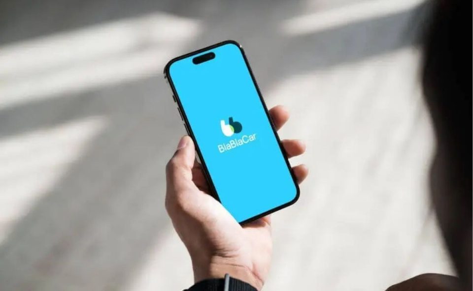 O Tribunal de Justiça do Paraná (TJPR) confirmou a legalidade da BlaBlaCar no estado. A imagem mostra o aplicativo da BlaBlaCar sendo aberto.