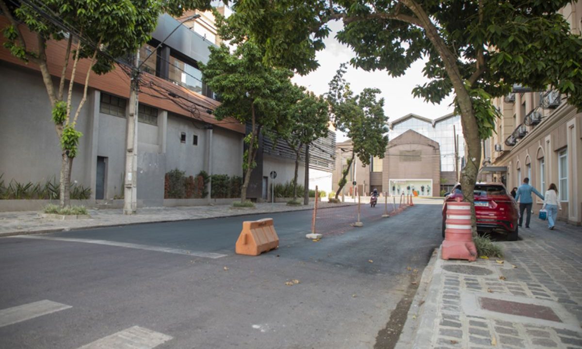 Rua de entrada da UFPR que teve mudança de sentido
