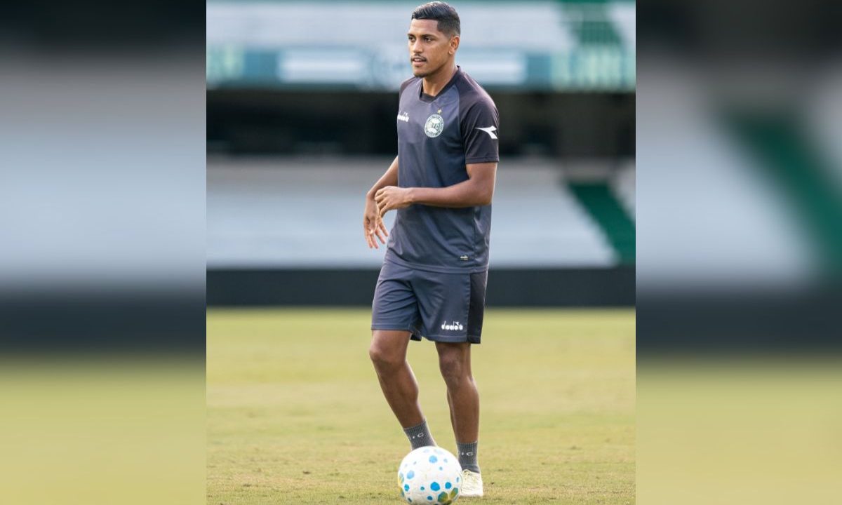 Pedro Rocha em treino do Coritiba antes de enfrentar o Vitória, atacante é artilheiro do time em 2026 e esperança de gols no Brasileirão