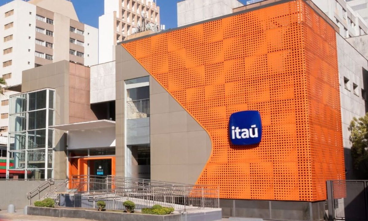 fachada do Itaú, banco que deve ressarcir cobranças indevidas