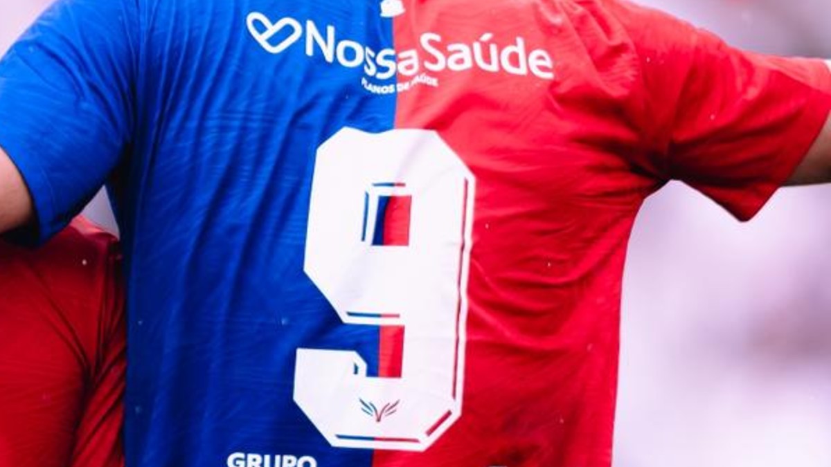 Camisa do Paraná Clube com o número 9 nas costas