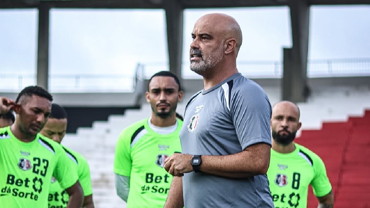 Cristian de Souza comanda treino do Santa Cruz