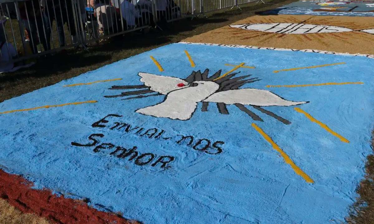 Tapete tradicional do feriado de Corpus Christi