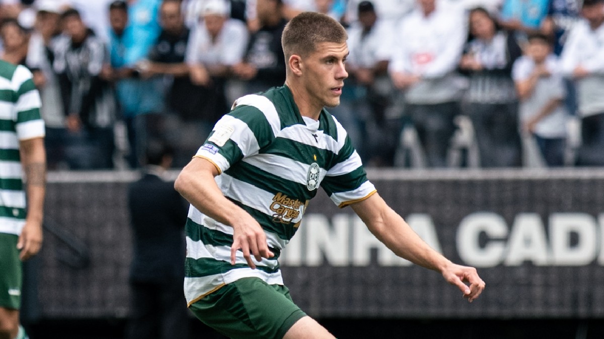 Lucas Taverna em Santos x Coritiba, jogo no qual Neymar se machucou