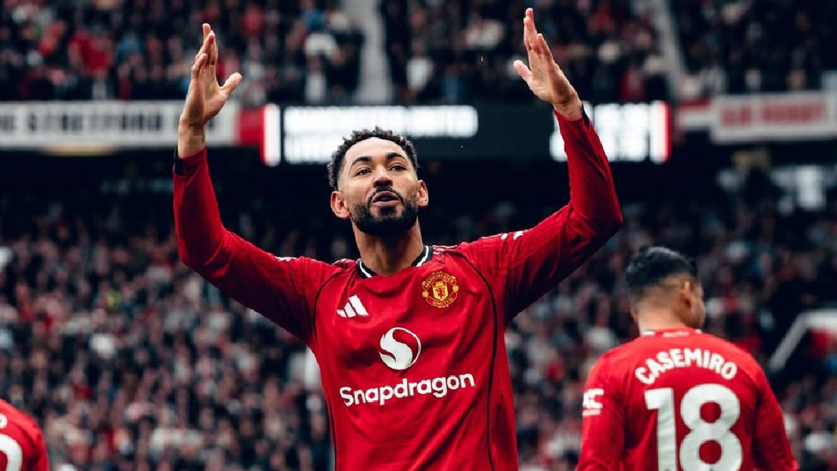 Matheus Cunha, ex-Coritiba, comemora gol pelo Manchester United