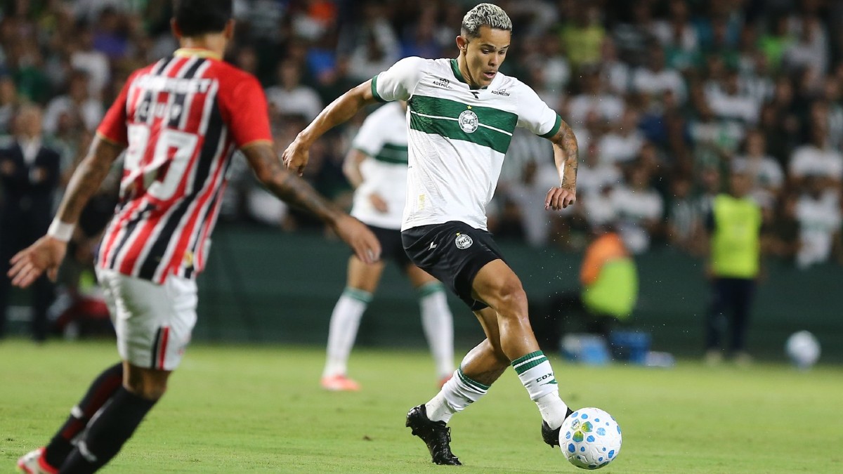 Wallisson em Coritiba x São Paulo, pelo Brasileirão
