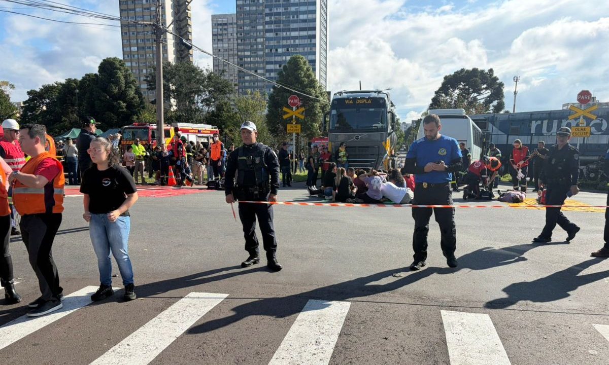 foto do simulado de acidente no cristo em curitiba