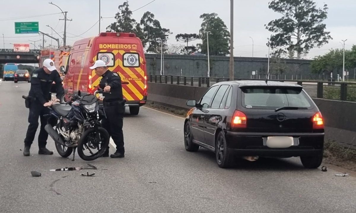 foto do acidente na linha verde que deixou motociclista ferido