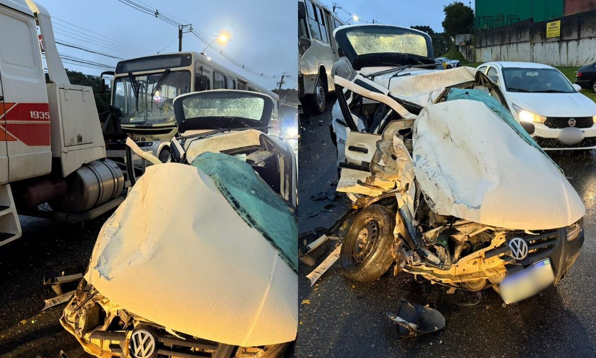 Imagem mostra estado de carro após acidente com ônibus no Bairro Alto.